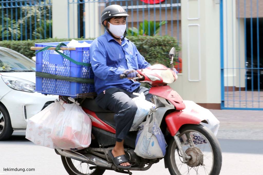 GIAO HÀNG - lShipper là… nghề thấp kém?